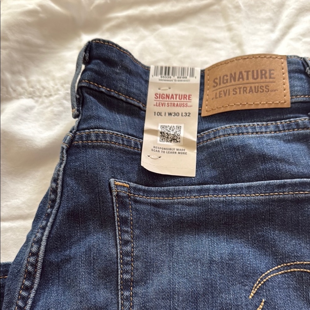 Signature by Levi Strauss Women's High Rise Jeans - Blue